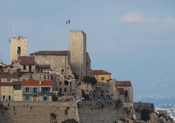 Antibes Stadt und Hafen