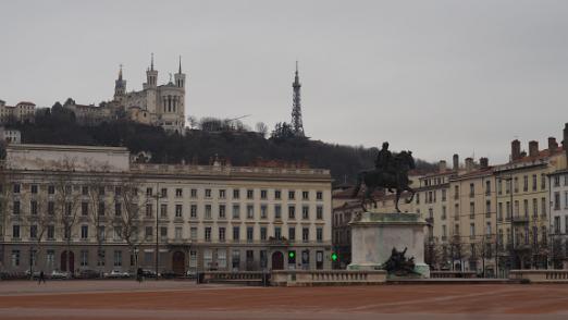 P3033318