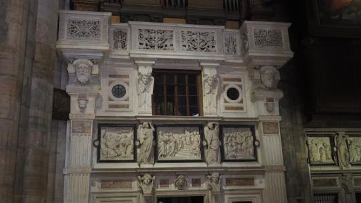 P8282000